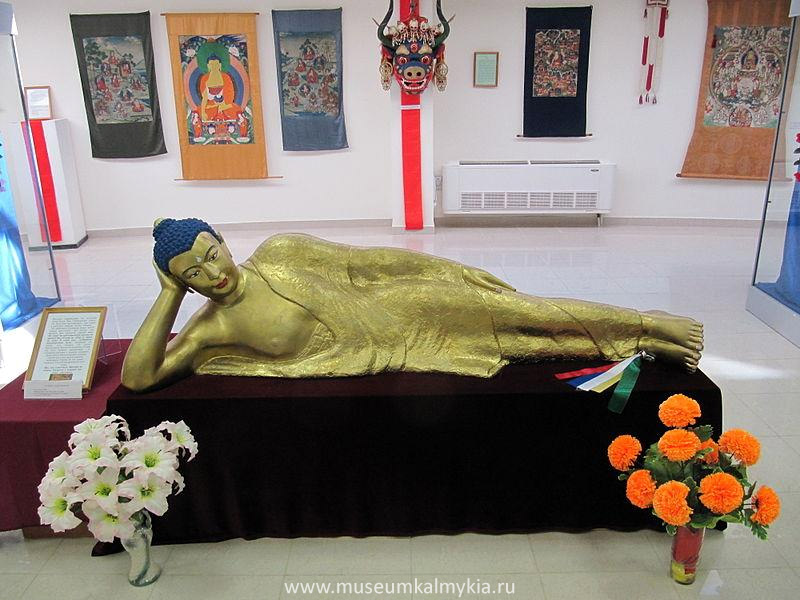 Скульптура Будды в Элисте